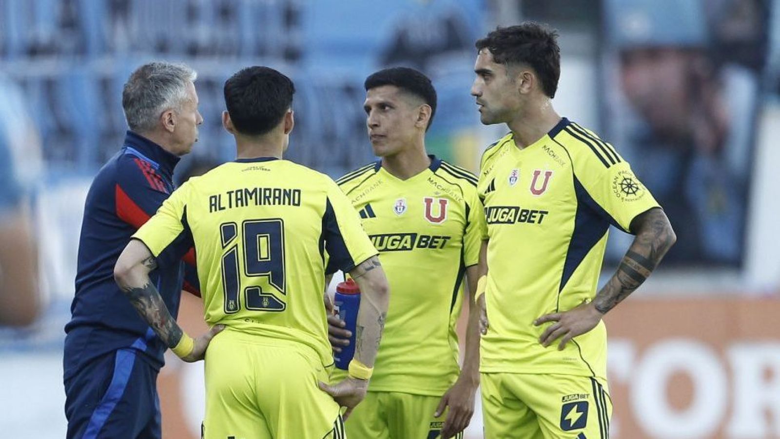 ¡Alerta en el CDA!: Gustavo Álvarez busca llevarse a dos jugadores de la U a Liga de Quito
