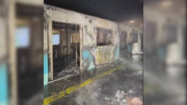 <p>Las imágenes que dejó el incendio en el Metro: así terminó el vagón de la Línea 5</p>Las imágenes que dejó el incendio en el Metro: así terminó el vagón de la Línea 5
