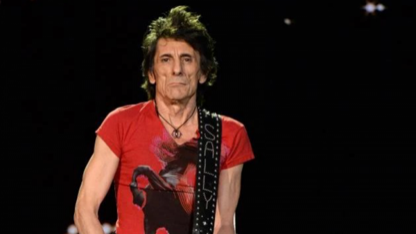 Ronnie Wood en Chile: Histórico guitarrista de los Rolling Stones confirma show en Movistar Arena
