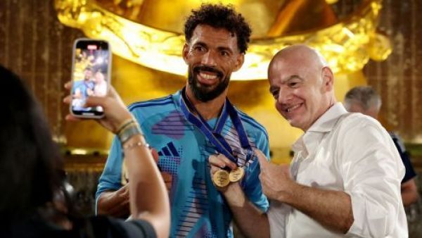 "No se admitirán apodos": El primer revés de Vozinha en Colo Colo
