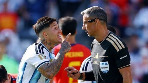 Árbitro de la final del Mundial 2026 anunció su retiro y así reaccionó la prensa argentina