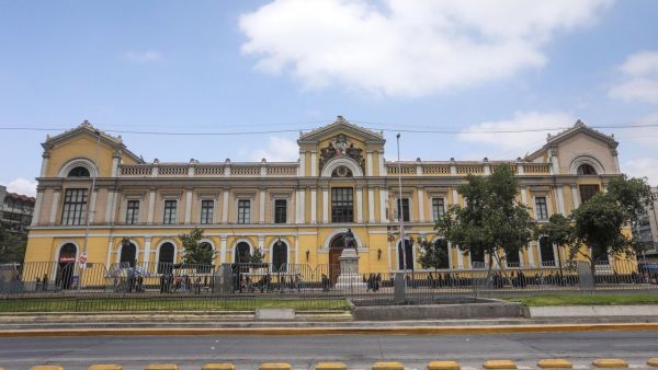 Más de 2.600 vacantes: Cómo acceder a las vías de admisión especiales de la U. de Chile
