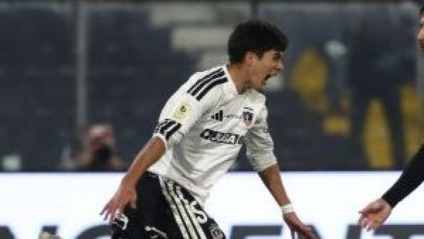 <p>Felipe Raipán anotó el definitivo tanto en el triunfo ante Deportes Limache</p>Gol histórico: El récord que consiguió Felipe Raipán y que todo Colo Colo celebra
