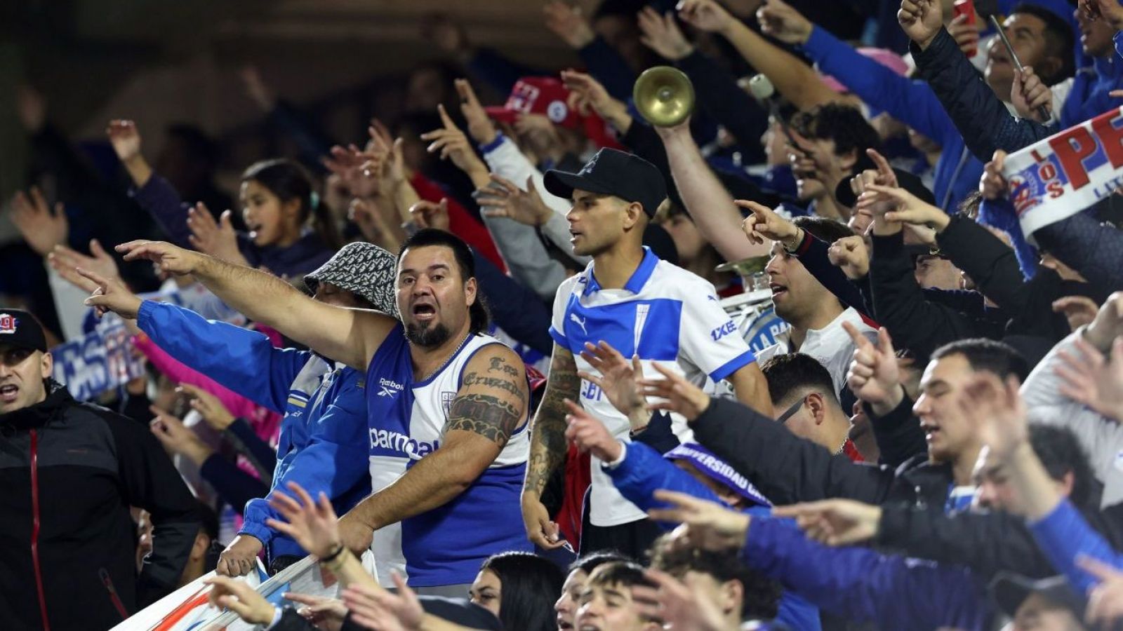 <p>Universidad Católica aplica derecho de admisión a 5 hinchas</p>
