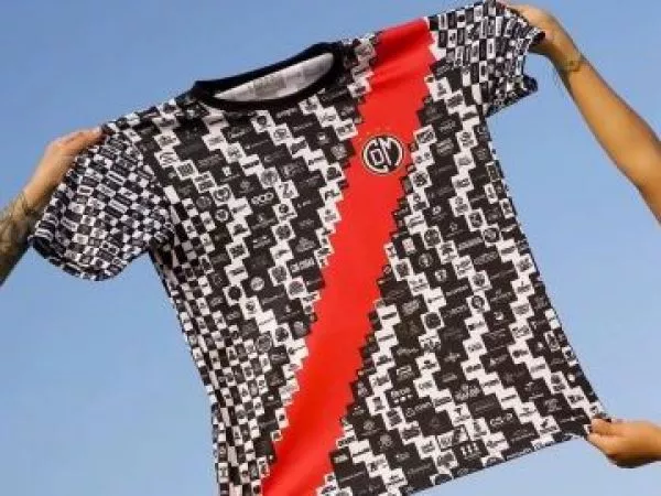 Deportivo Municipal y camiseta de los mil patrocinios