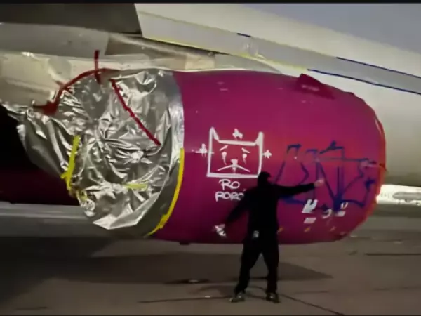 ¿Quiénes son los detenidos por vandalizar un avión en el Aeropuerto de Santiago?