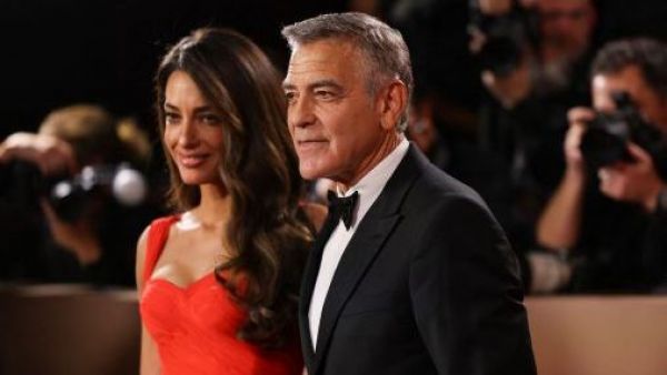 <p>George Clooney y su esposa huyen de su lujosa residencia en Francia a causa de los incendios forestales</p>George Clooney y su esposa huyen de su lujosa residencia en Francia a causa de los incendios forestales
