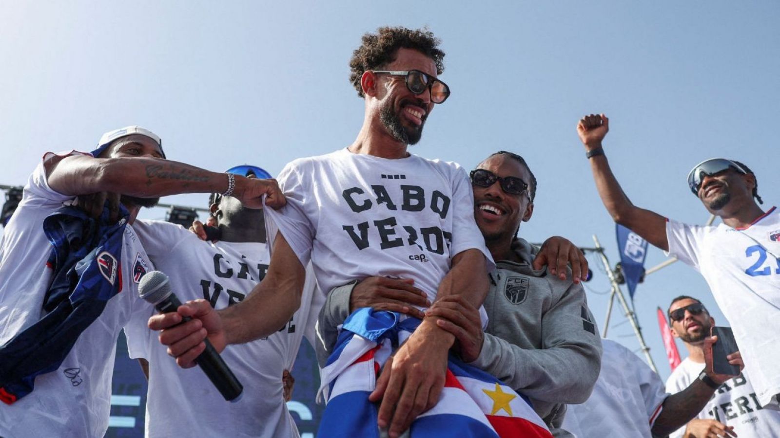 ¡AHORA SÍ...Vozinha llega a Colo Colo!: Sigue aquí EN VIVO y ONLINE el vuelo que trae al arquero de Cabo Verde a Chile
