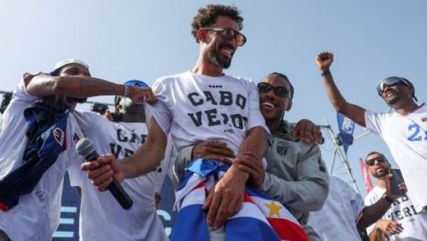 ¡AHORA SÍ...Vozinha llega a Colo Colo!: Sigue aquí EN VIVO y ONLINE el vuelo que trae al arquero de Cabo Verde a Chile
