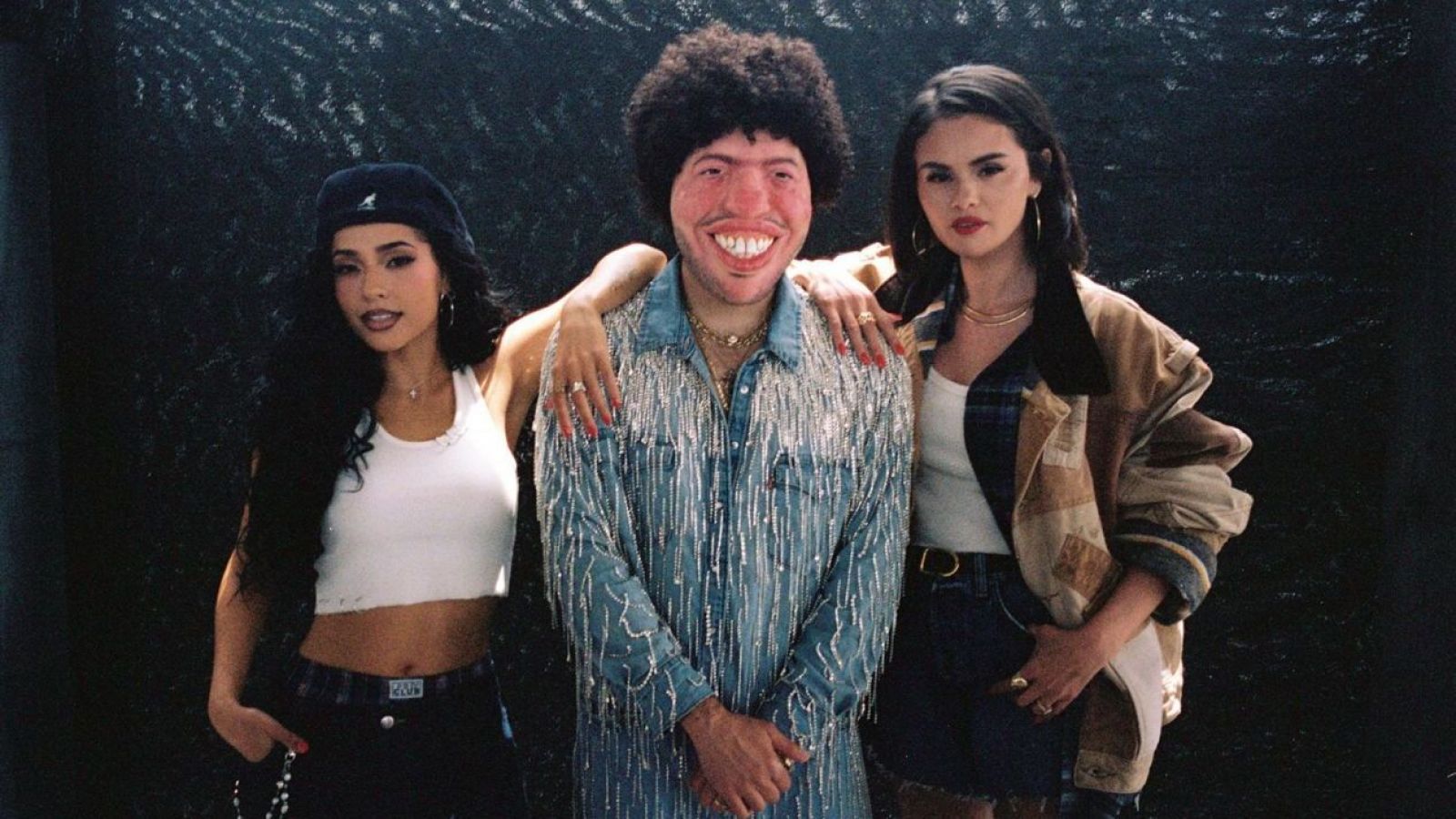 <p>La cumbia reúne a Selena Gomez, Benny Blanco y Becky G en "Te Olvido (La La)"</p>
