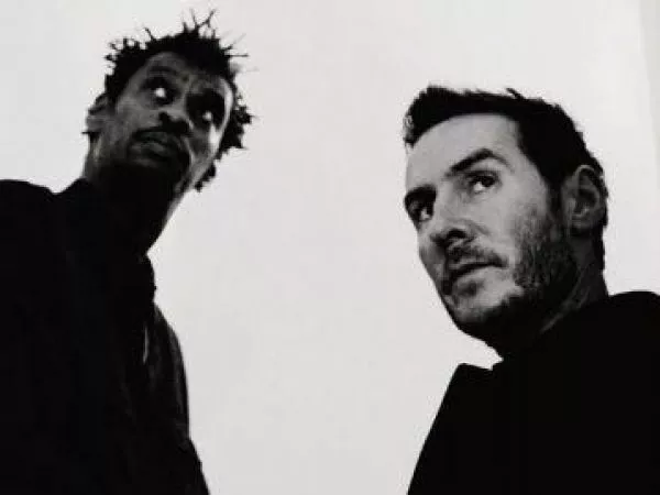 Prohíben a Massive Attack volver a actuar en Singapur por mostrar bandera palestina en un concierto
