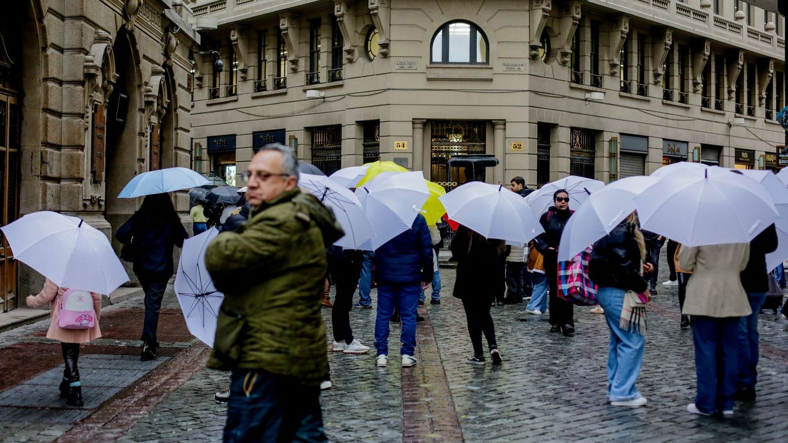 La lluvia vuelve a la capital: Revisa cuándo y dónde caerán las primeras precipitaciones de agosto
