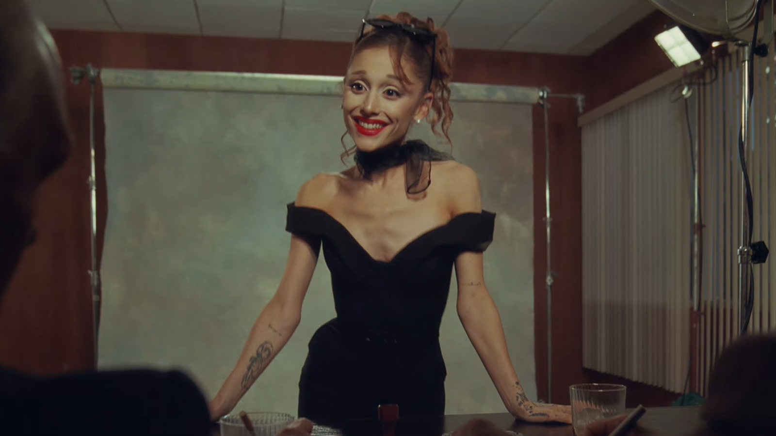 Ariana Grande estrena "Petal", pero su delgadez vuelve a generar preocupación entre sus seguidores
