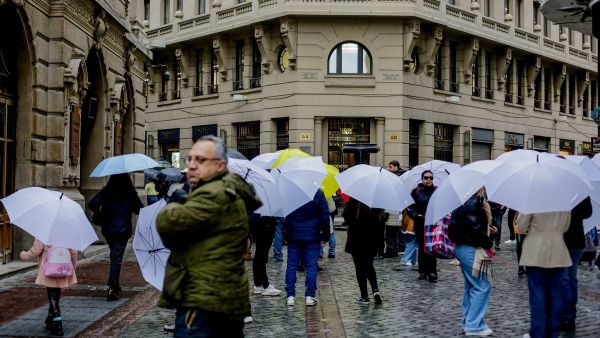 La lluvia vuelve a la capital: Revisa cuándo y dónde caerán las primeras precipitaciones de agosto
