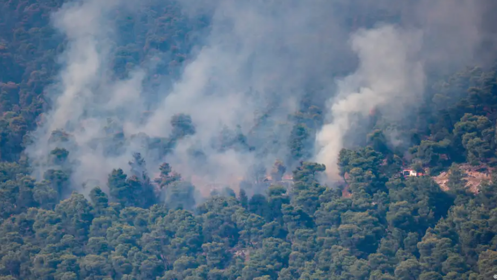 Choque entre helicópteros antiincendios en Grecia
