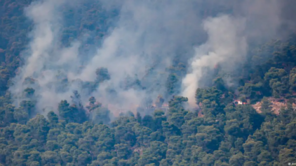 Choque entre helicópteros antiincendios en Grecia
