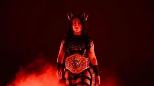 Volvió La Primera: Stephanie Vaquer hace su reaparición en WWE Raw y enfrenta a Liv Morgan
