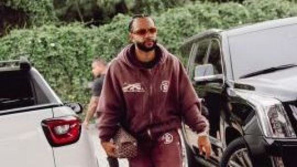 La excéntrica lista que realizó Memphis Depay para renovar contrato con Corinthians
