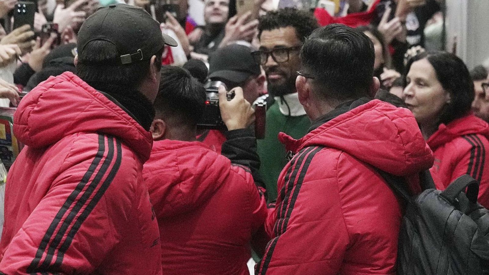 "Esa gente está esperando": el "recado" de Aníbal Mosa a Vozinha, el nuevo arquero de Colo Colo
