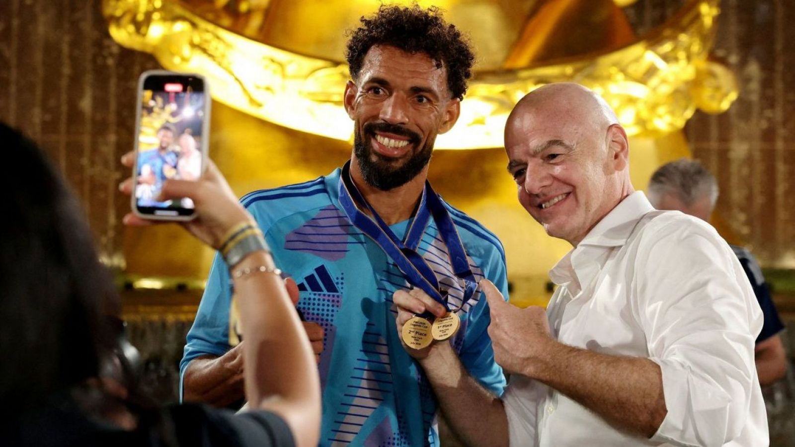 Al estilo europeo: Así será la presentación de Vozinha en Colo Colo

