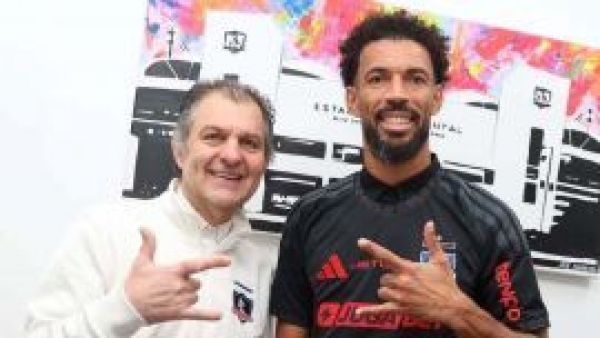 ¡Se acabó la espera!: Vozinha estampó su firma en el Monumental y ya posó con la camiseta de Colo Colo
