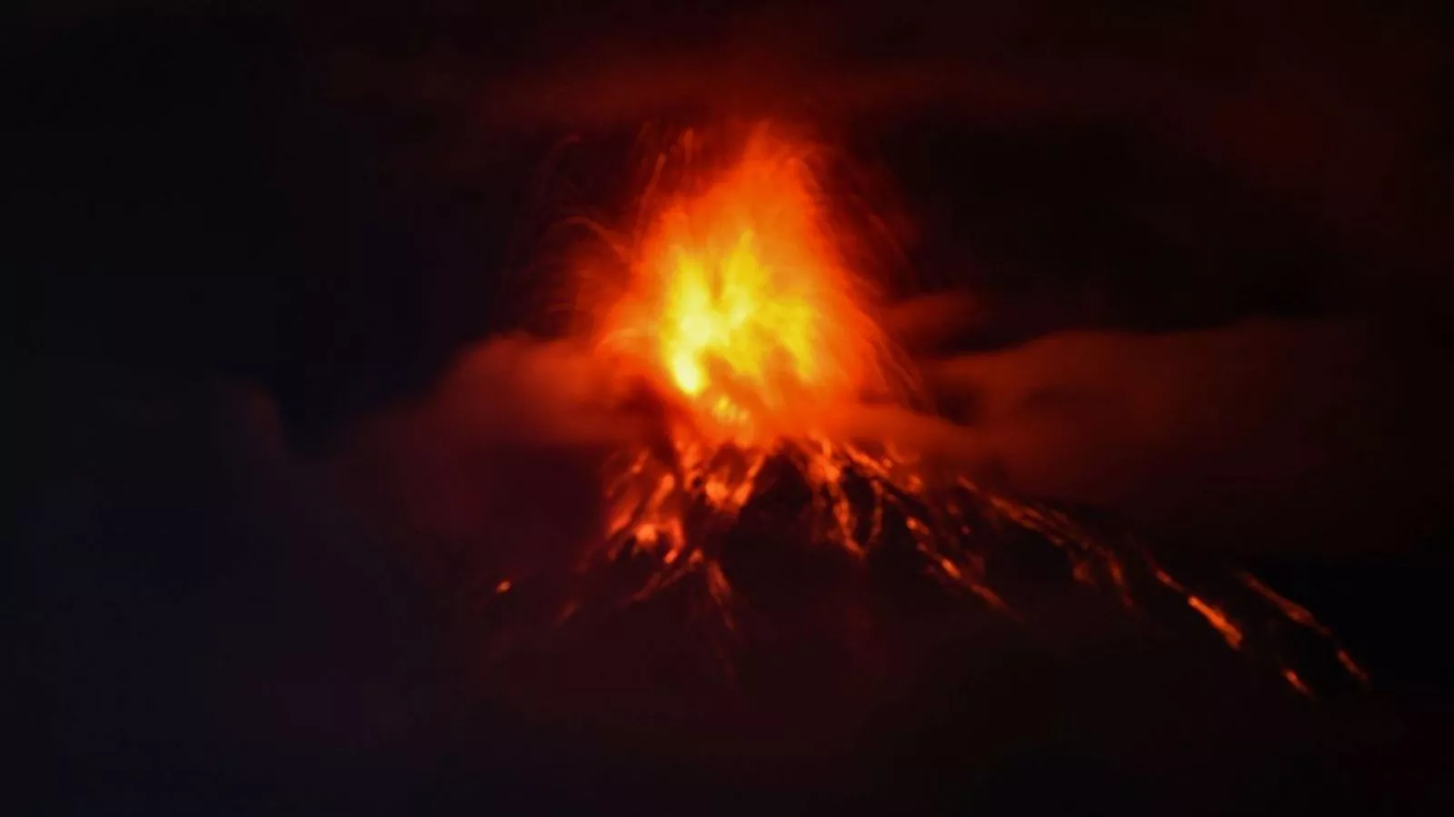 Volcán de Fuego entra en fase más intensa: ordenan evacuaciones preventivas en Guatemala