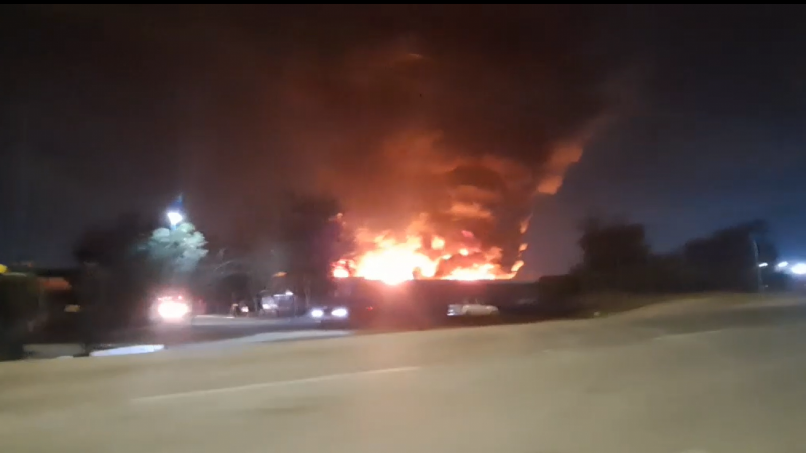 <p>Incendio de gran magnitud afecta planta de Panimex en Quilicura: Bomberos declara tercera alarma</p>
