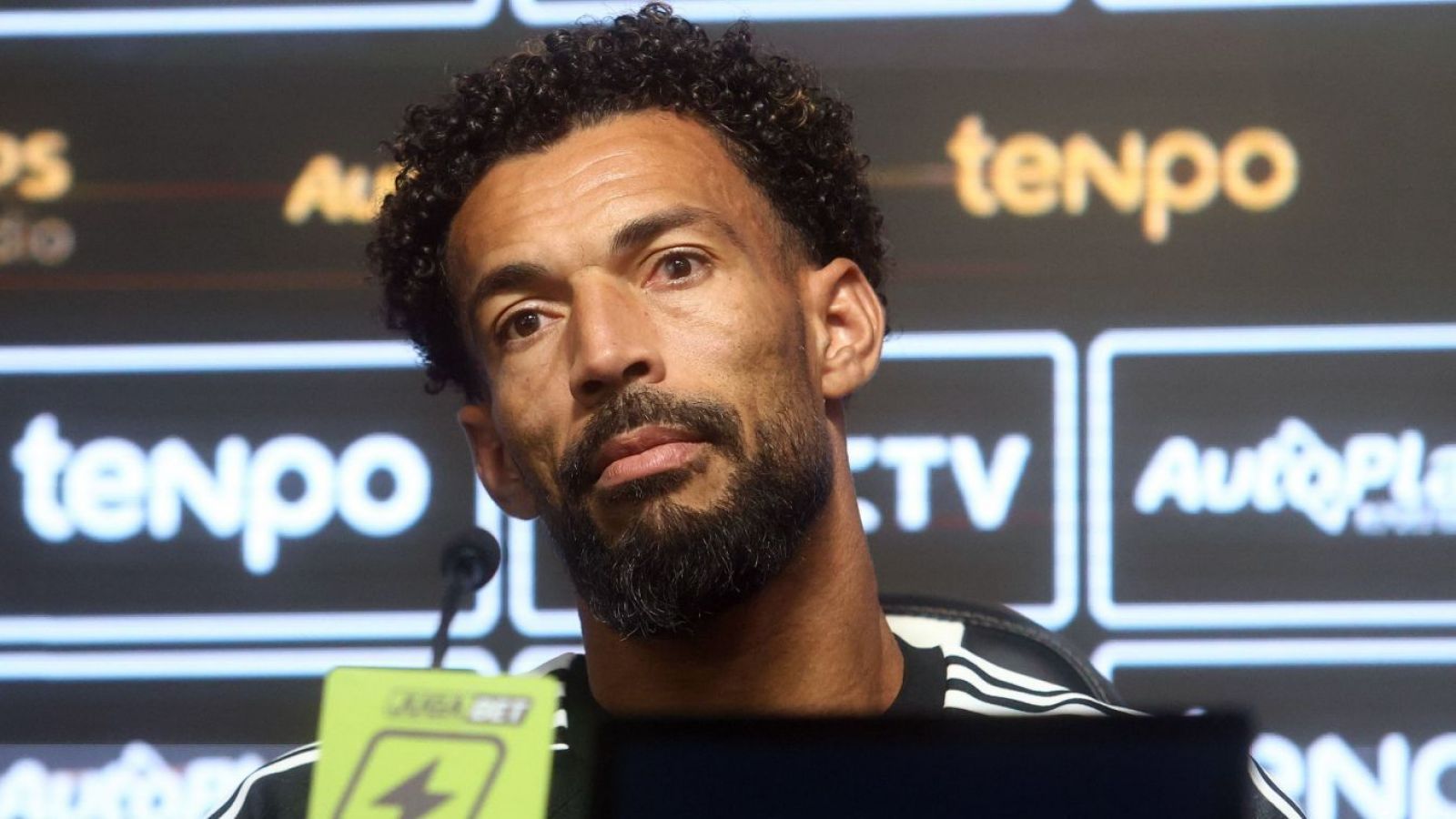 Vozinha: "Cuando apareció Colo Colo, el equipo más grande de Chile, no había dudas"
