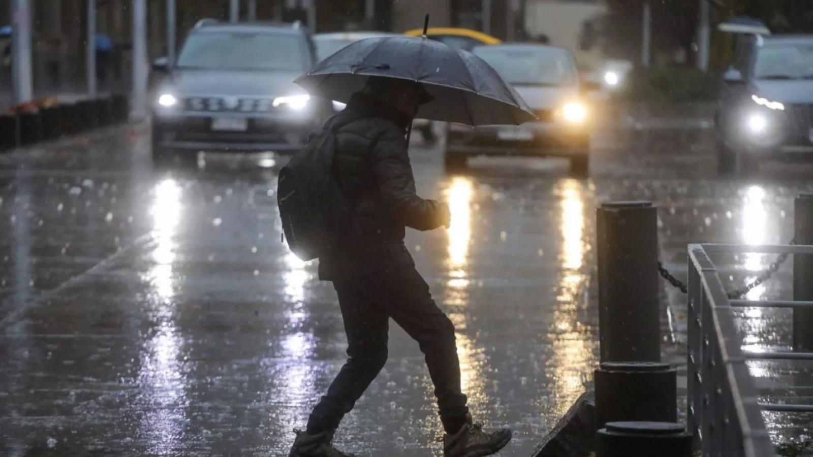 <p>Nuevo sistema frontal llega a Chile: pronostican lluvias, viento y frío desde Biobío hasta Valparaíso</p>
