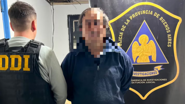 <p>Quedó embarazada: hombre pasó casi 11 años prófugo tras violar a su hijastra en Argentina</p>Quedó embarazada: hombre pasó casi 11 años prófugo tras violar a su hijastra en Argentina
