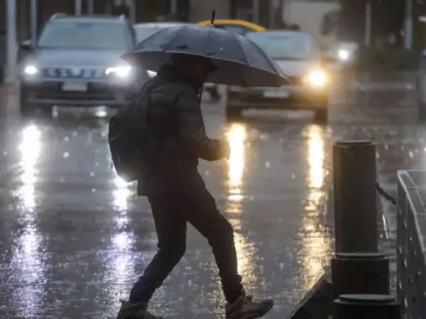 Nuevo sistema frontal llega a Chile: pronostican lluvias, viento y frío desde Biobío hasta Valparaíso
