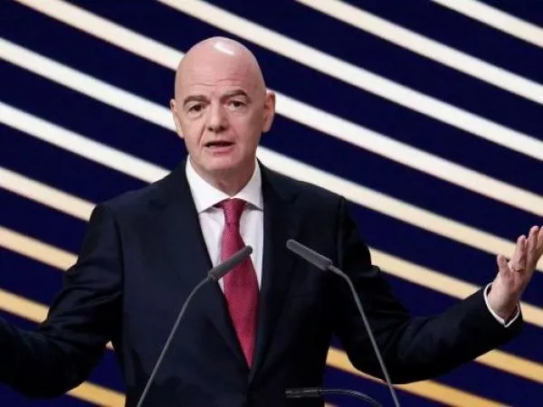 Infantino celebra reunión de crisis de FIFA en Marruecos mientras crece presión en su contra