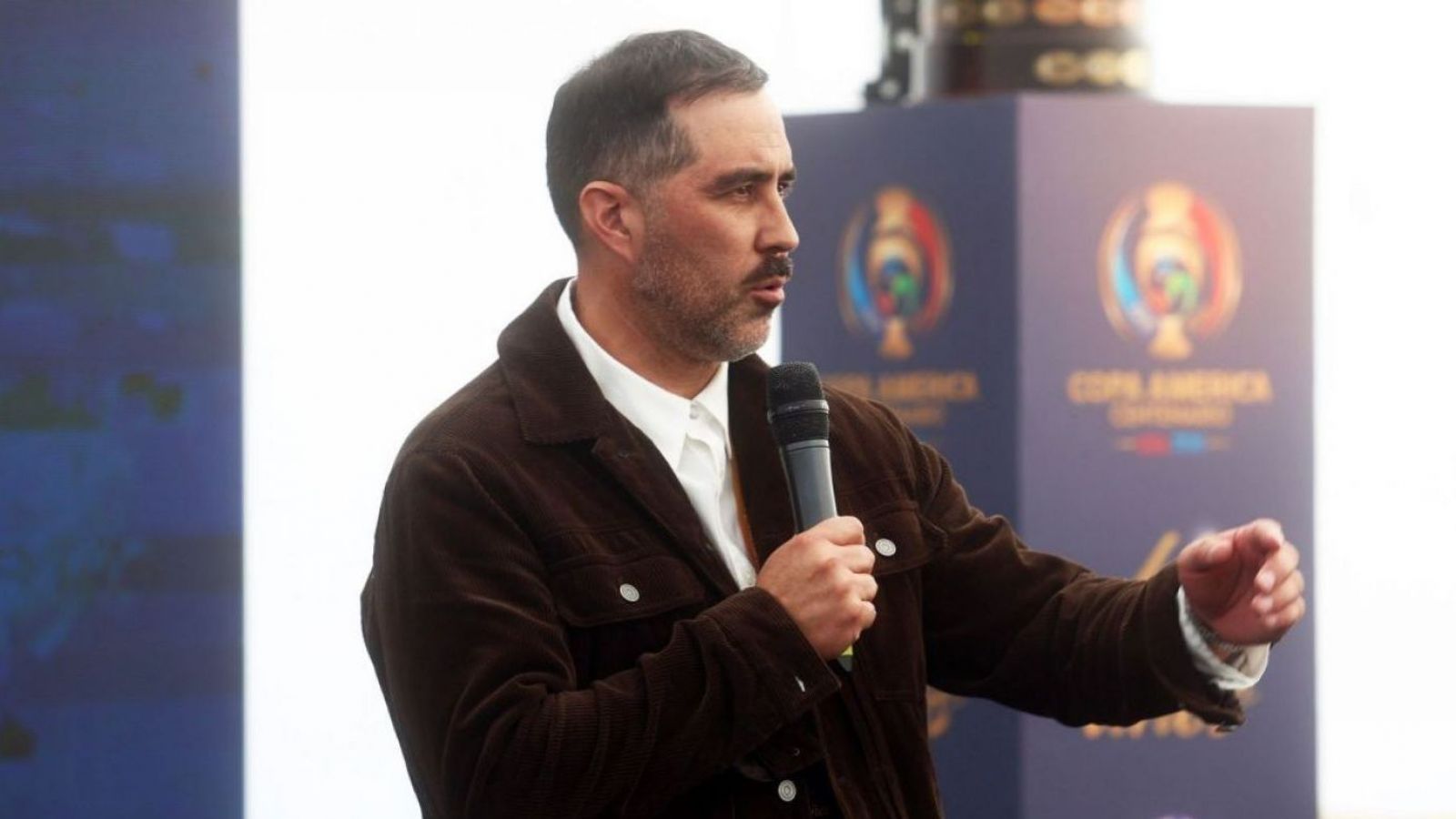 "No tuvo una buena presentación": La opinión de Claudio Bravo por llegada de Vozinha a Colo Colo
