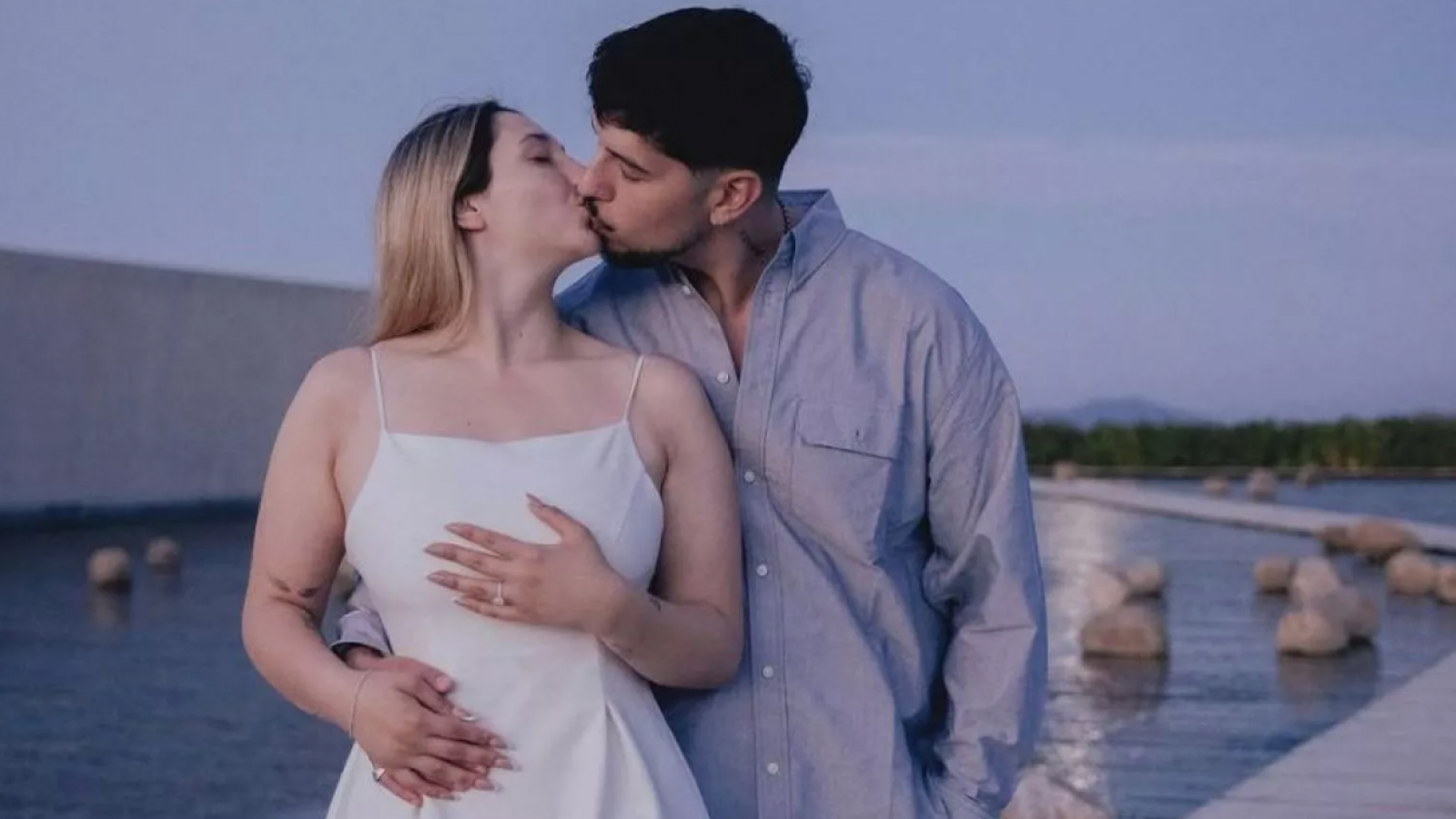 Los detalles del íntimo matrimonio civil de Carla Inostroza y Matt Hunter
