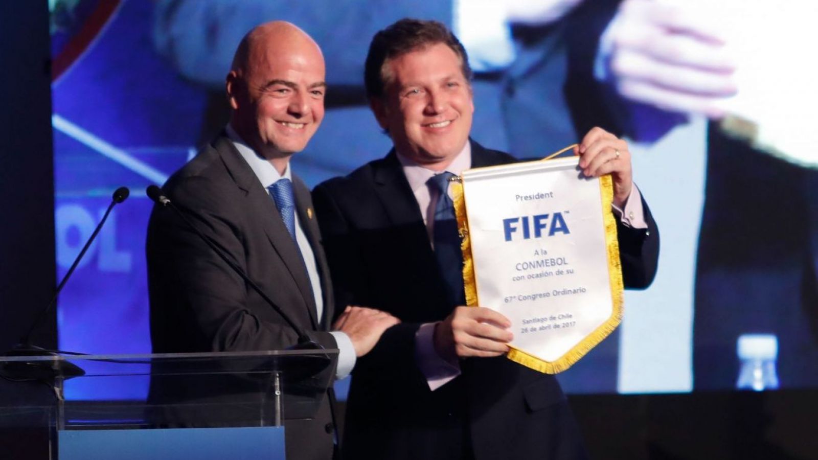 "Primero está el fútbol": El llamado de Conmebol en medio de la crisis en FIFA
