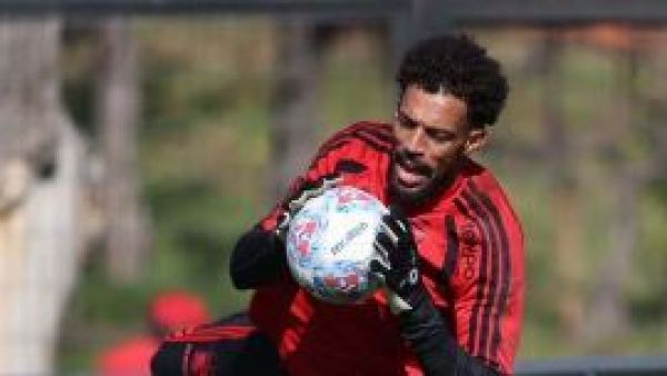 ¿Cuándo será el debut?: El principal motivo que retrasa el primer partido de Vozinha en Colo Colo

