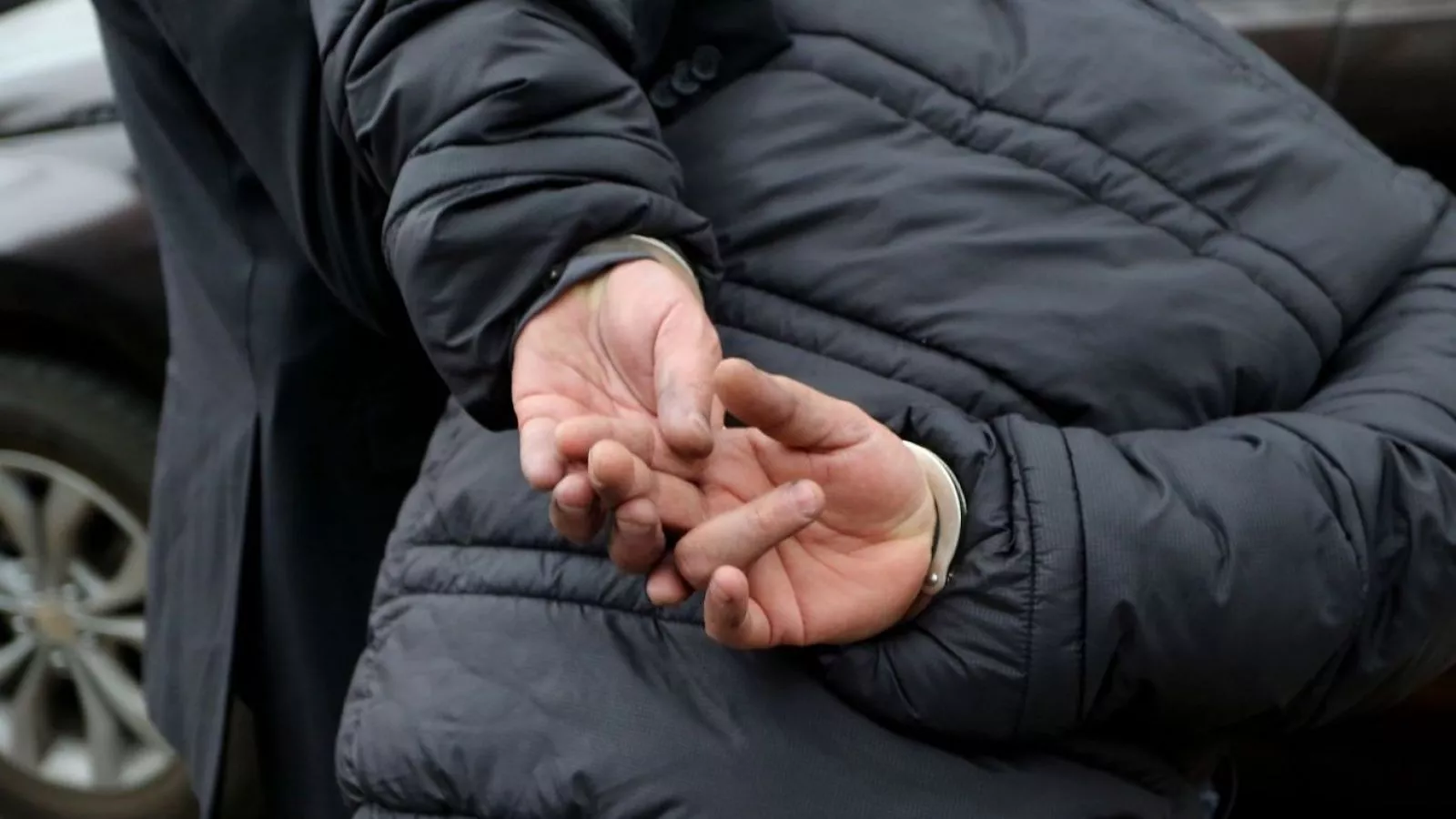 Detienen a conviviente de madre y a profesor por presuntos delitos sexuales contra adolescente