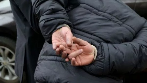 Detienen a conviviente de madre y a profesor por presuntos delitos sexuales contra adolescente