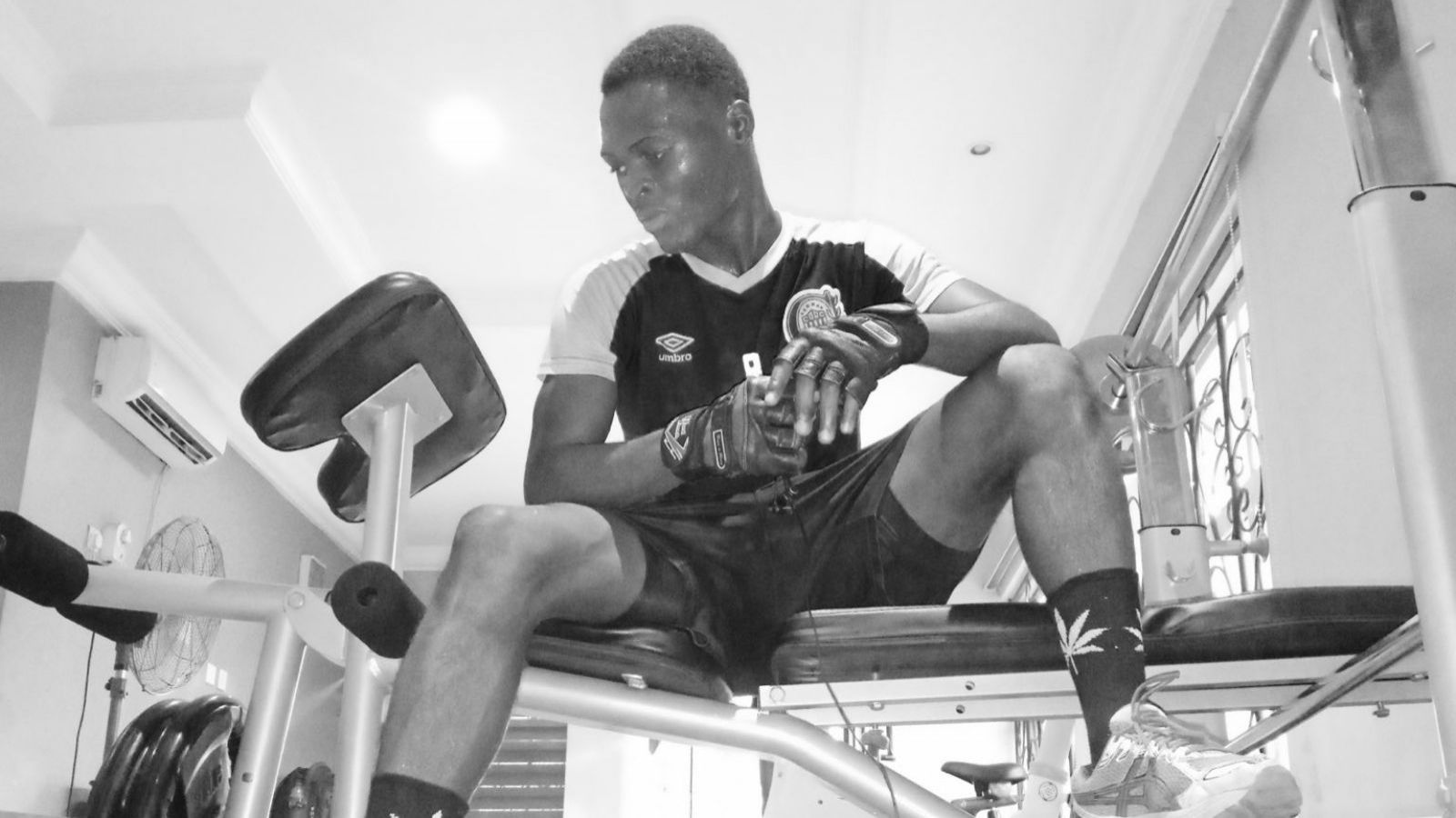 Futbolista nigeriano se cuelga del "fenómeno Vozinha": "No estoy pidiendo un contrato, sino que siete días a prueba en Colo Colo"
