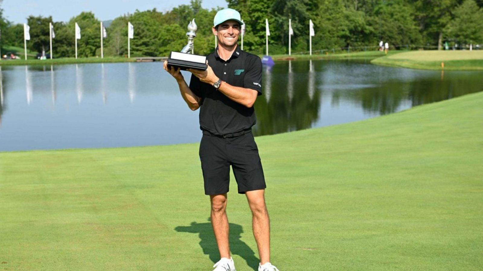 Con Donald Trump como espectador de lujo: Joaquín Niemann conquista su noveno título en el LIV Golf

