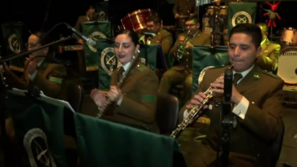 <p>Con música de películas: así celebró el Día del Niño el Orfeón Nacional de Carabineros</p>Con música de películas: así celebró el Día del Niño el Orfeón Nacional de Carabineros
