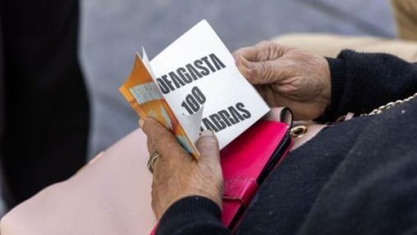<p>Día del Minero: “Antofagasta en 100 Palabras” rescata historias de la minería regional</p>Día del Minero: “Antofagasta en 100 Palabras” rescata historias de la minería regional
