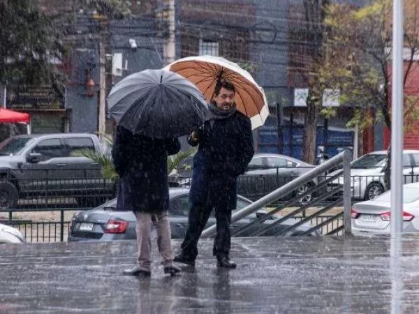 Nuevo sistema frontal se acerca a la zona central: ¿cuándo lloverá en Santiago y Valparaíso?