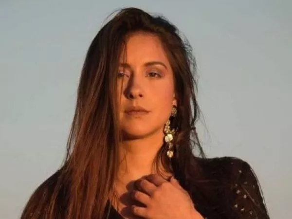 Denise Rosenthal y “Flor de Lis”: cómo las reproducciones de Spotify financiarán psicoterapia gratuita