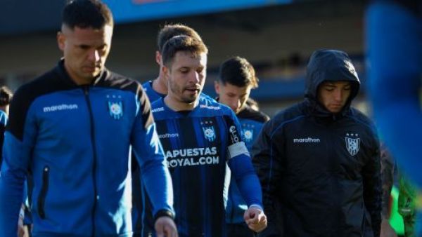 Nueva polémica en el fútbol chileno: "Camarín del equipo visitante y de árbitros no cuenta con agua caliente"
