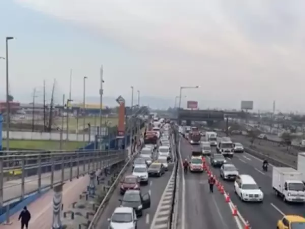 Ahora: taco kilométrico por auto atravesado en Vespucio