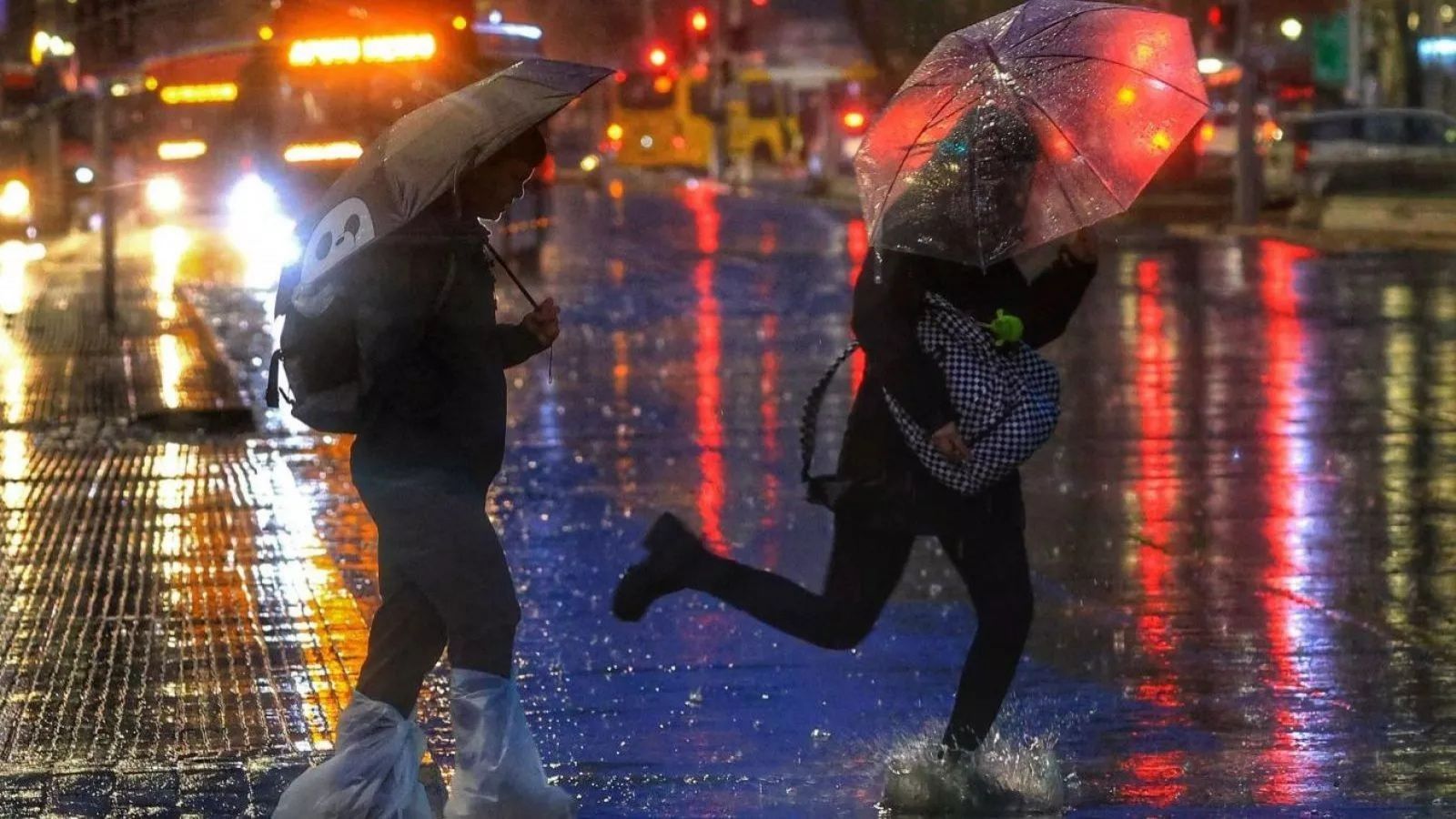 <p>Nuevo sistema frontal llegará a la zona central: lluvias, tormentas eléctricas y vientos de hasta 70 km/h</p>
