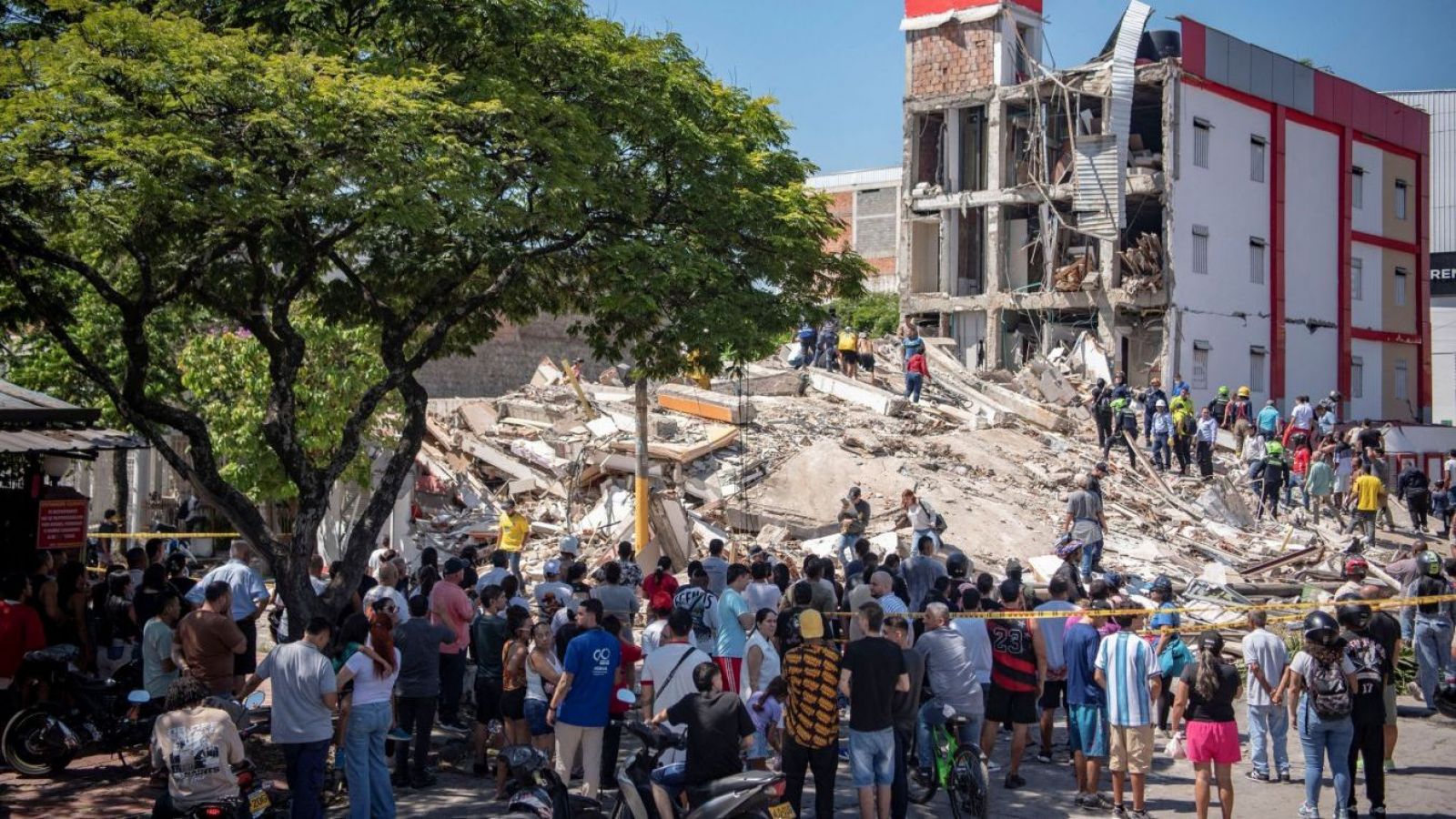 <p>Colombia intensifica esfuerzos de rescate tras terremoto, se espera que aumente el número de muertos</p>
