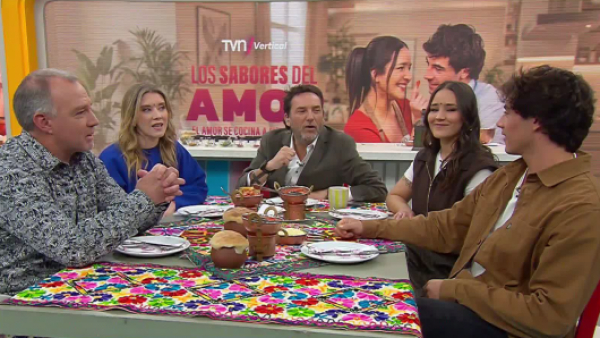 Elenco de "Los sabores del amor" visita "El Medio Día" tras el estreno de la nueva serie vertical de TVN
