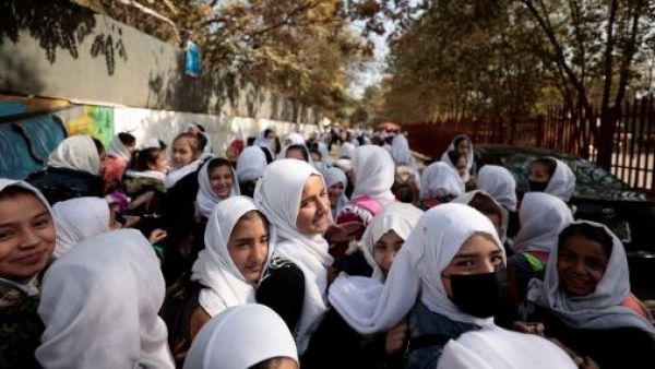 <p>Talibanes han impedido que unas 2,4 millones de niñas afganas asistan al colegio desde 2021</p>Talibanes han impedido que unas 2,4 millones de niñas afganas asistan al colegio desde 2021
